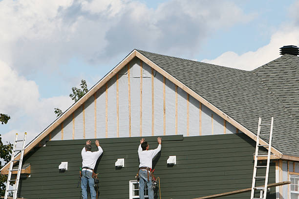 Professional Siding Replacement technician working in Barnesville, OH
